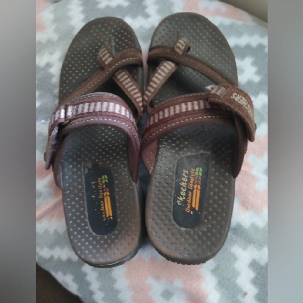Sketchers size 8 sandals
